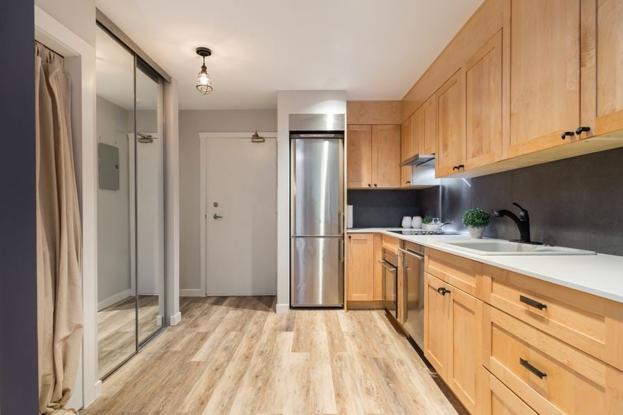 102-2110 Cornwall Ave