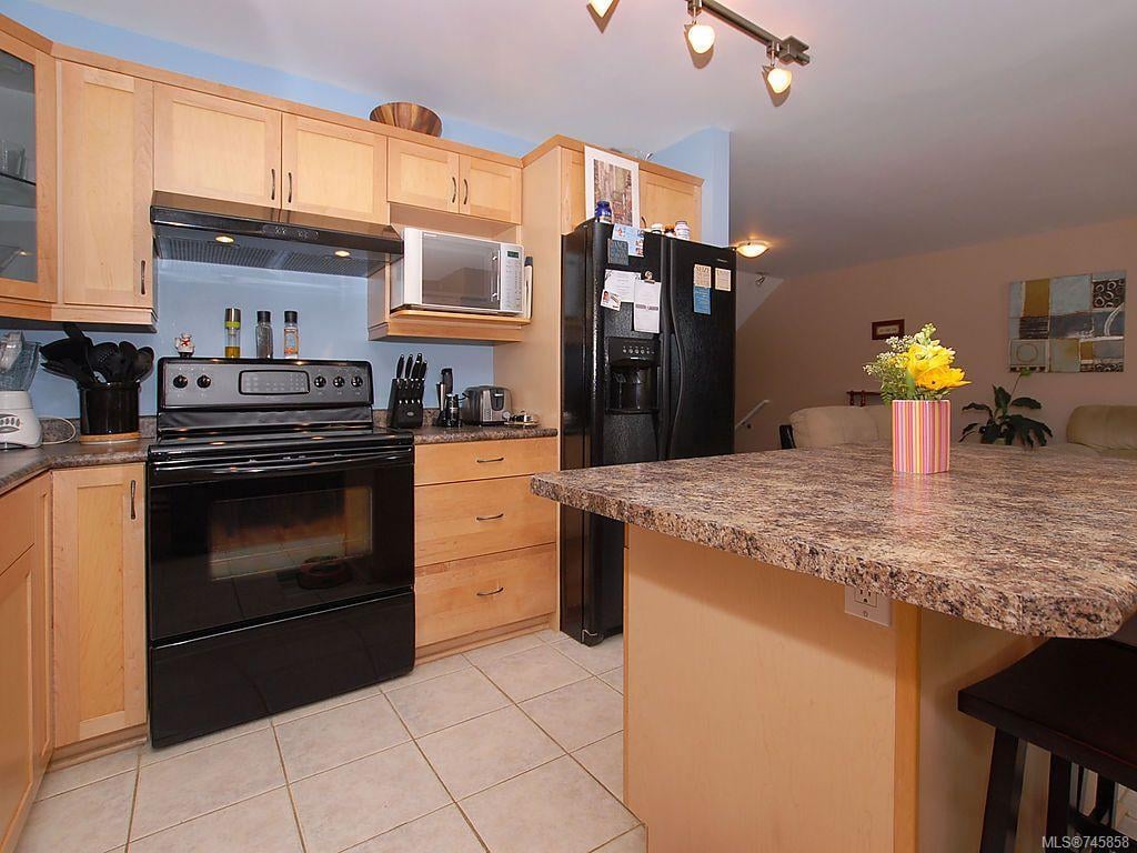 202-2752 Peatt Rd, Langford