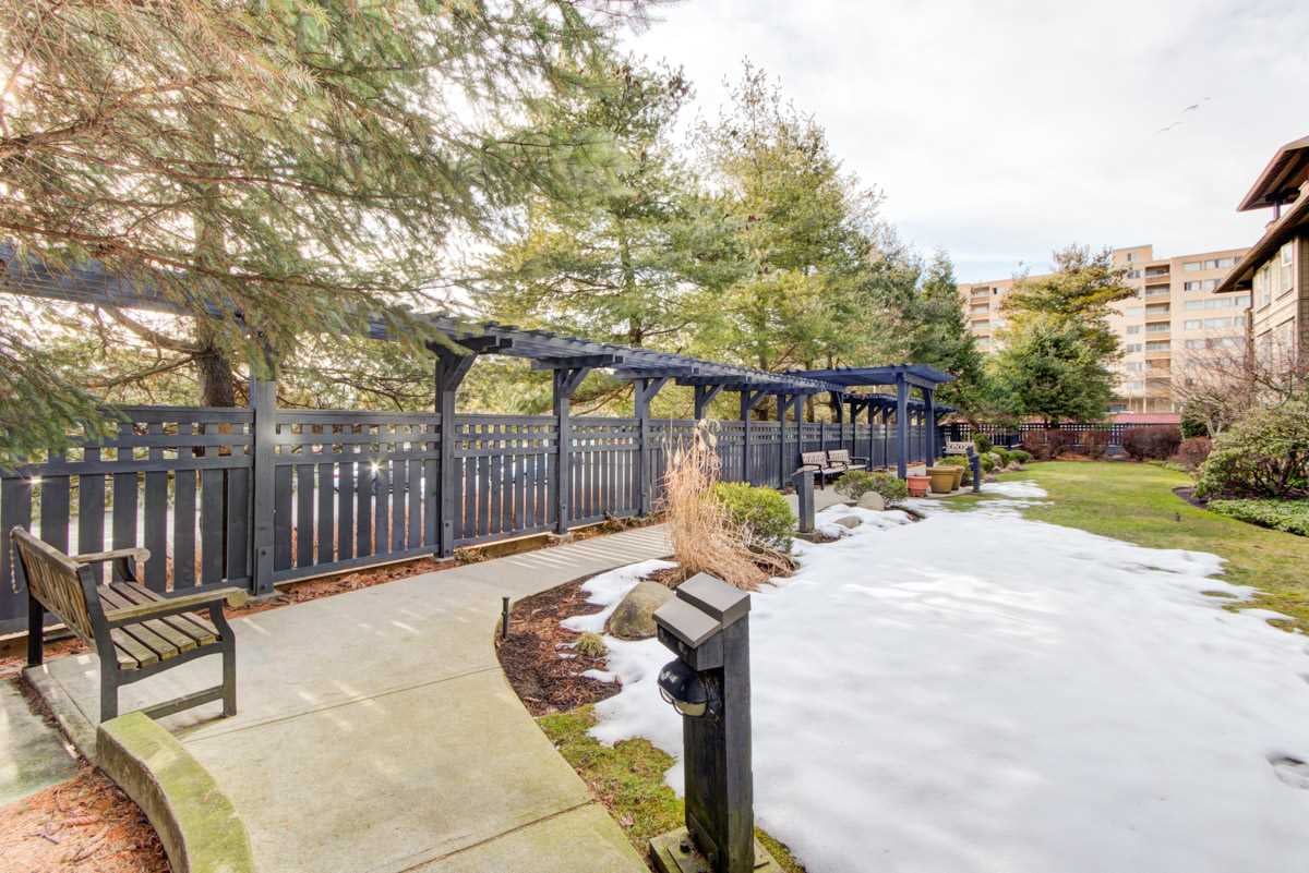 218-808 Sangster Pl