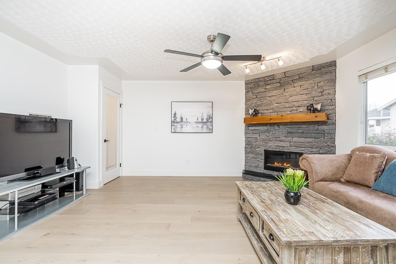 14359 90a Ave