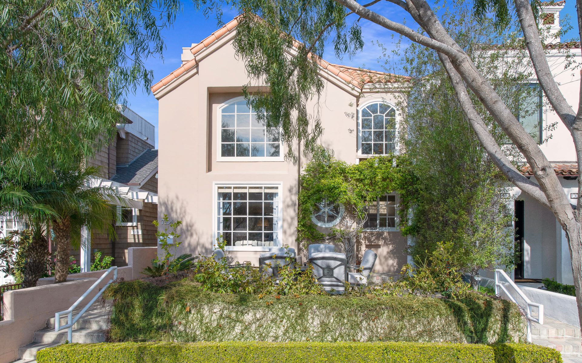 715 Larkspur Avenue