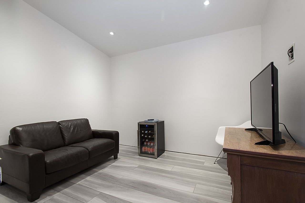 1140 W 17 St