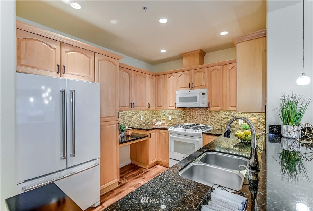 4406 Providence Point Place SE #104, Issaquah, WA 98029