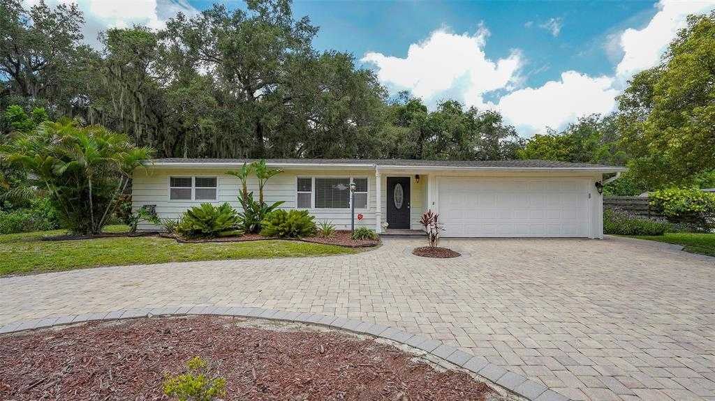2327 ROSELAWN CIRCLE