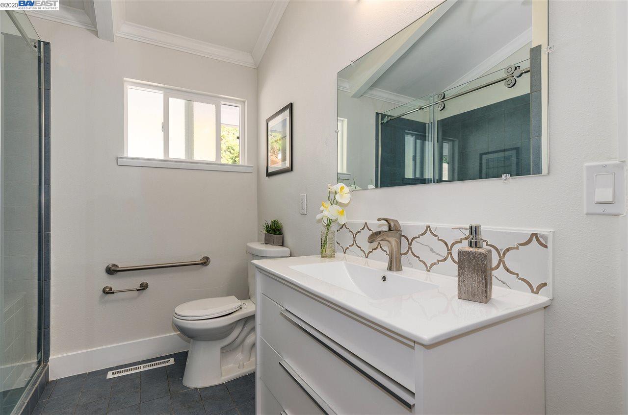 6 Saint James Ct, Orinda 