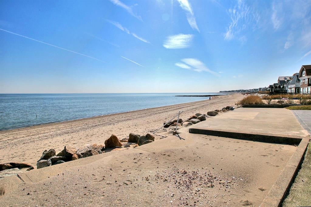 1141 Fairfield Beach Road, Fairfield