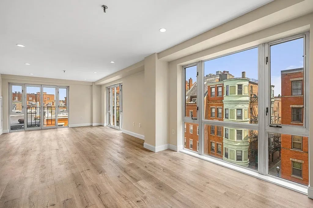 350 North St, #401