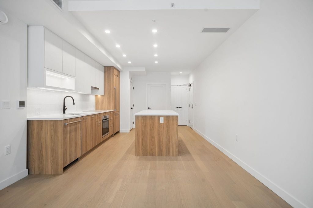 8398 Oak Street 204, Vancouver
