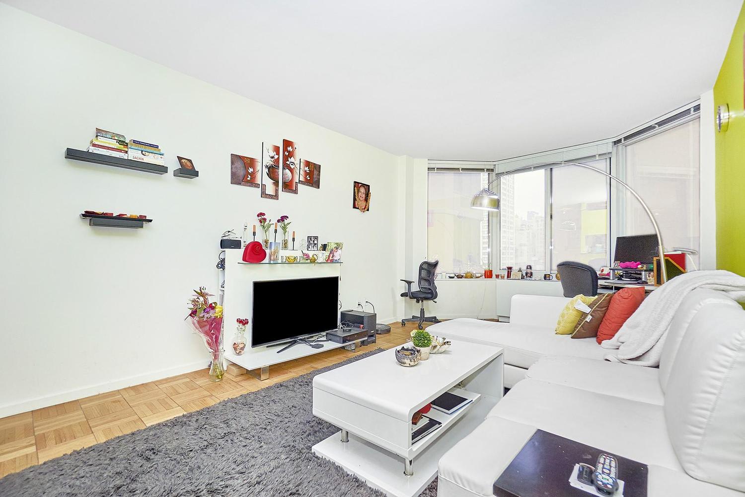 240 E 39th St, Unit 8K