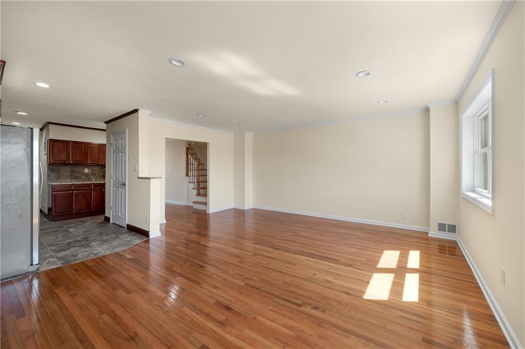 10518 Flatlands 4th St