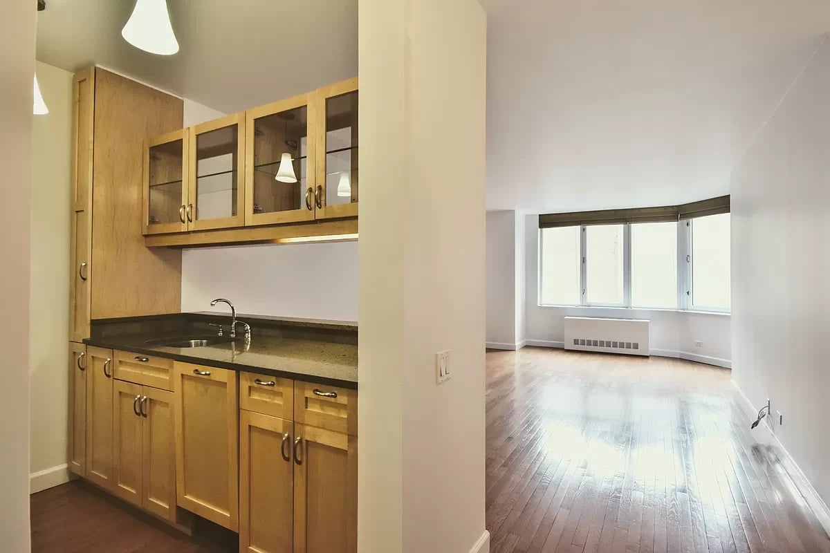 500 West 43rd Street Unit: 4K