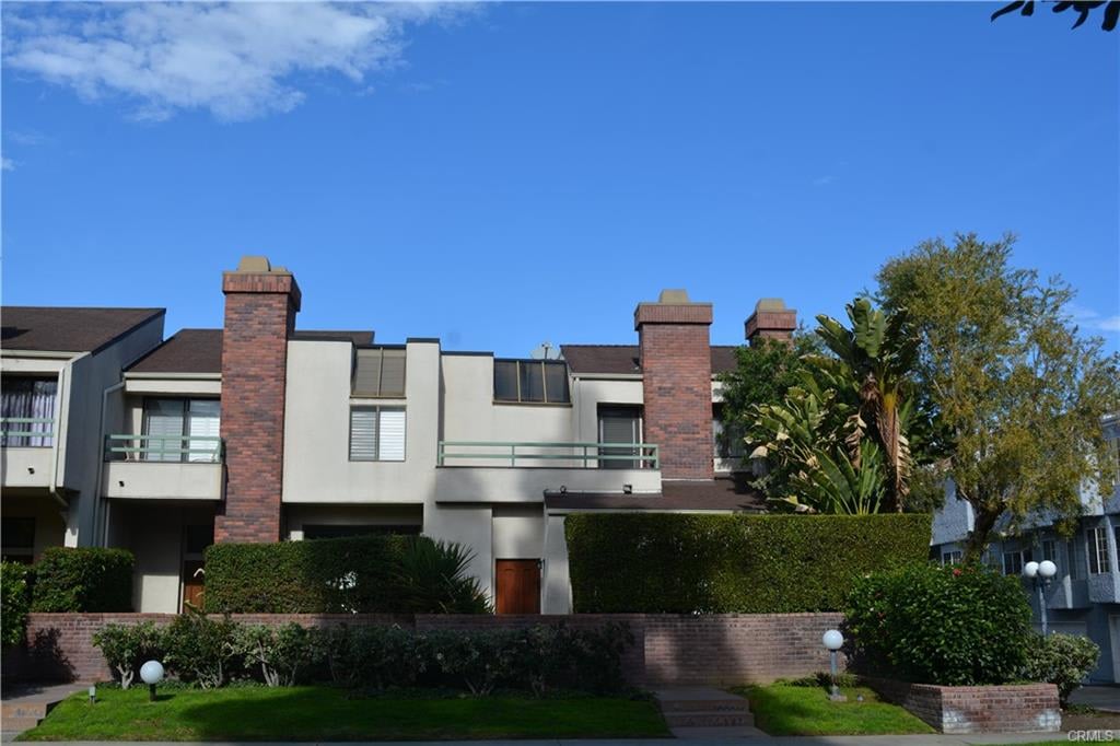18731 Hatteras St., #30 Tarzana
