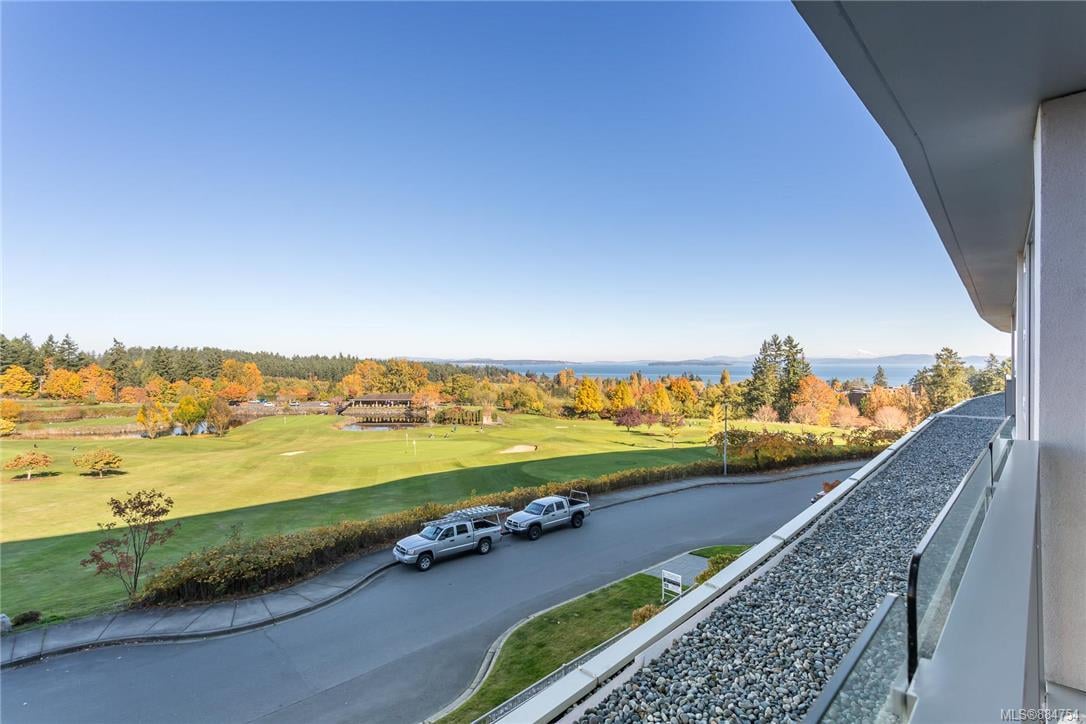 303-5332 Sayward Hill Cres