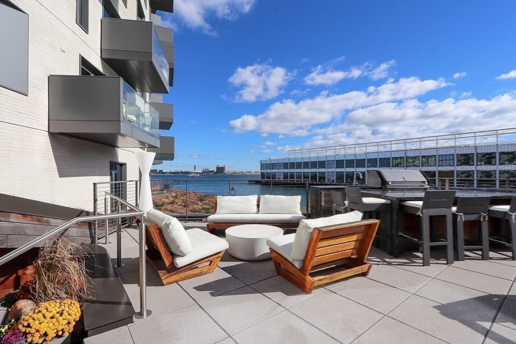 300 Pier 4 Blvd #7J