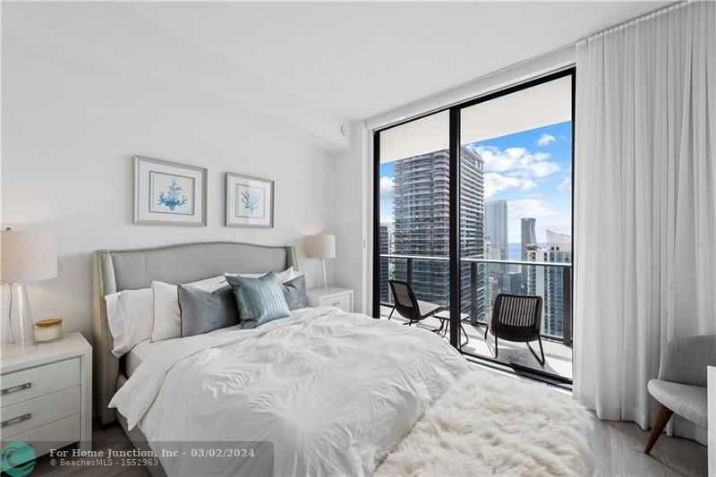 45 SW 9th St #4406