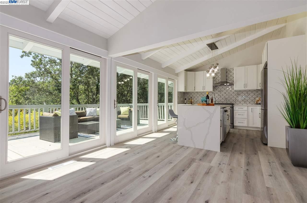 6 Saint James Ct, Orinda 