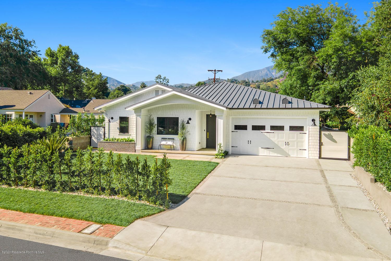 217 Lamour Dr