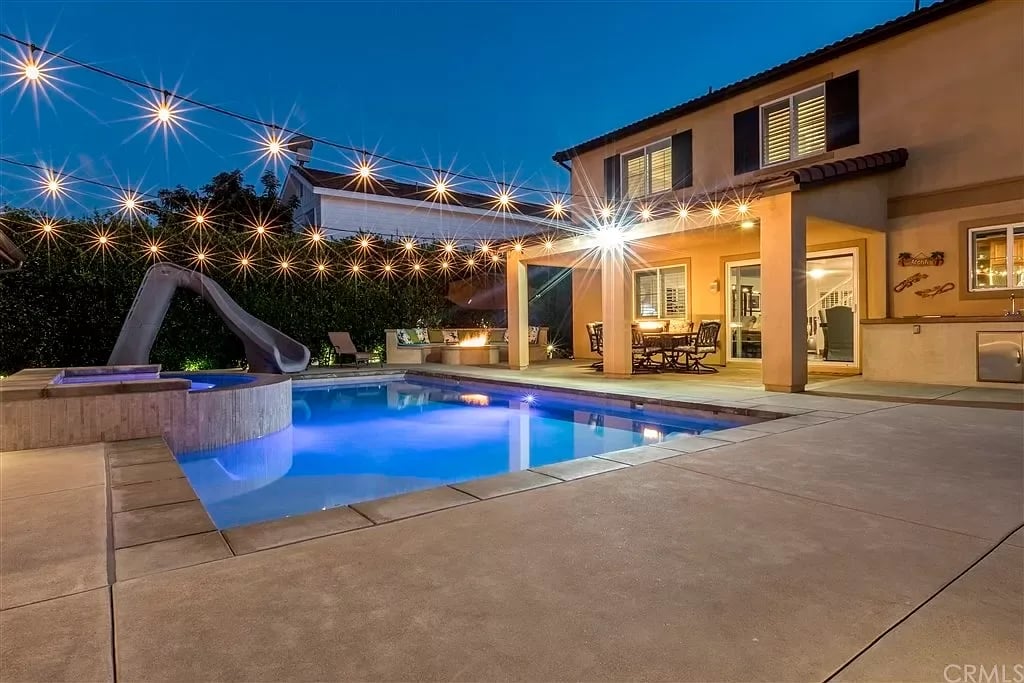 304 Costa Mesa St