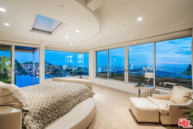 Ridge Crescent