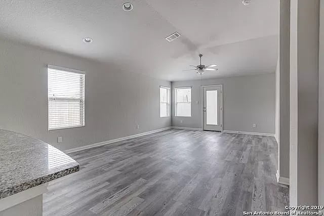 8819 Straight Oaks