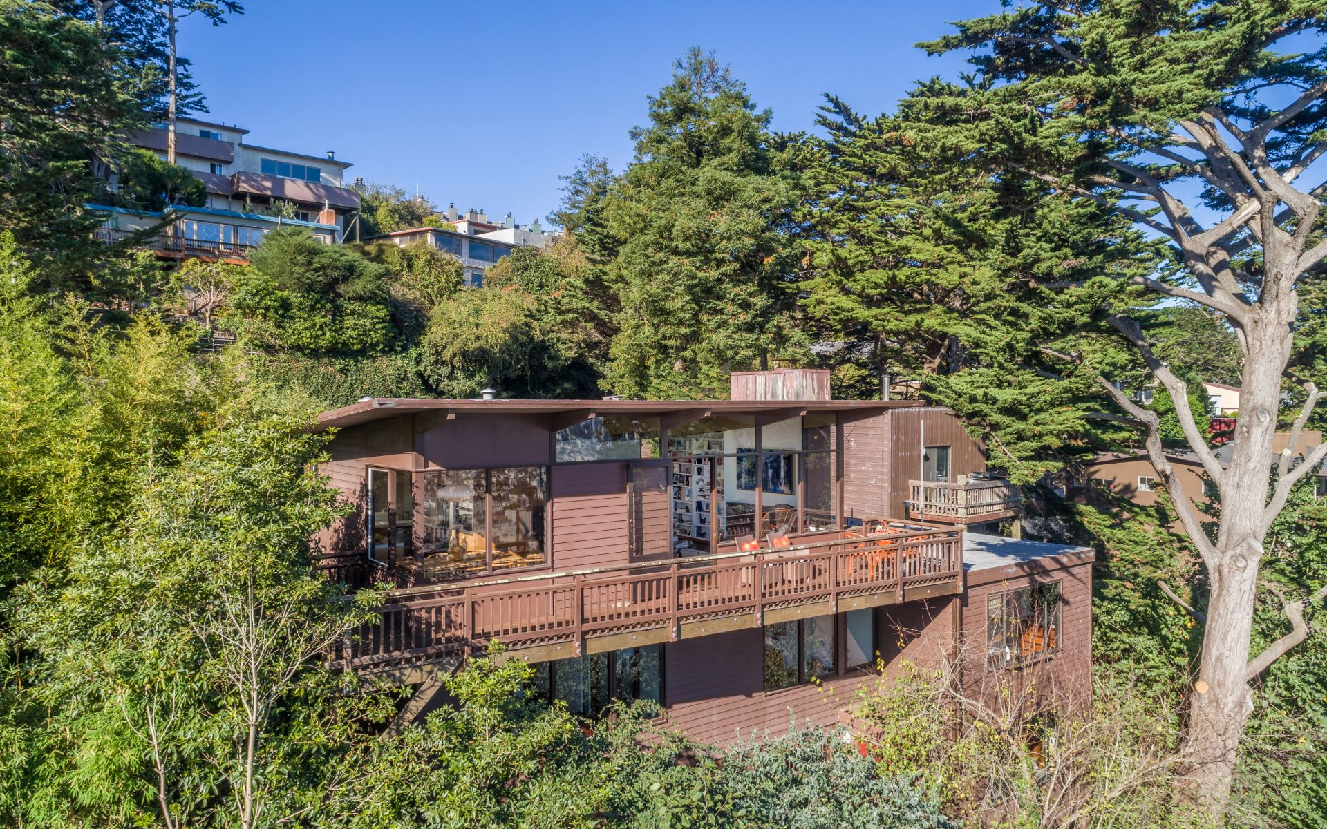 1 Miguel St