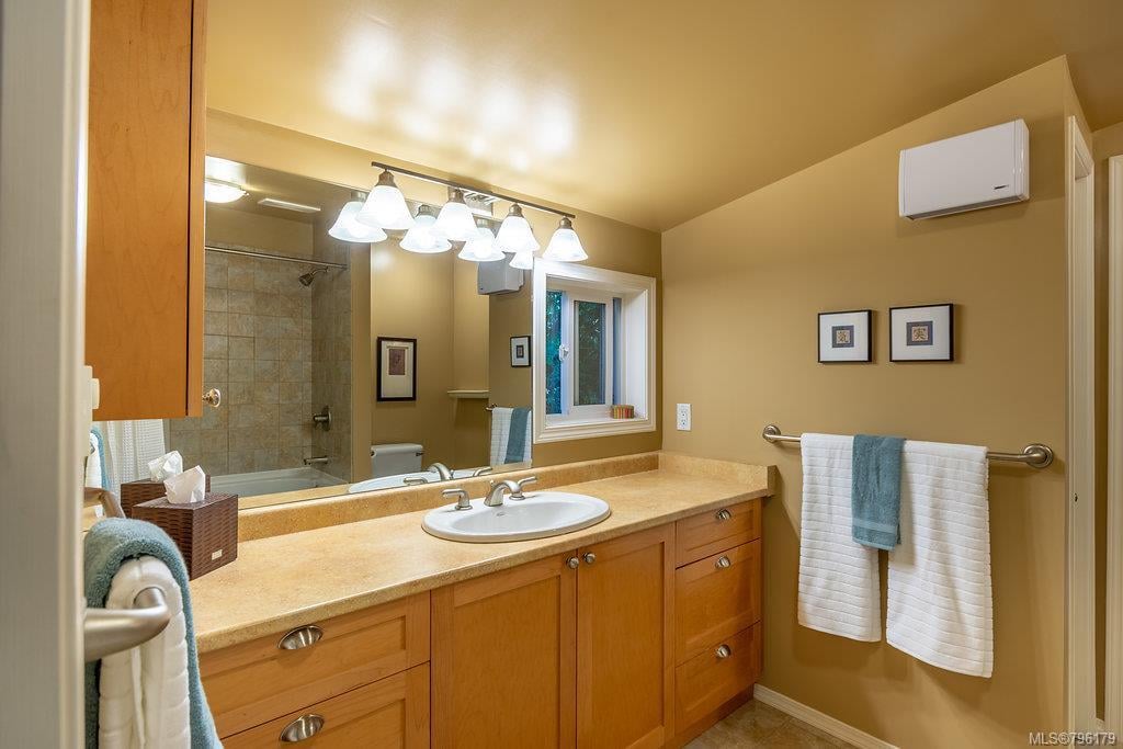 1139 Camrose Cres