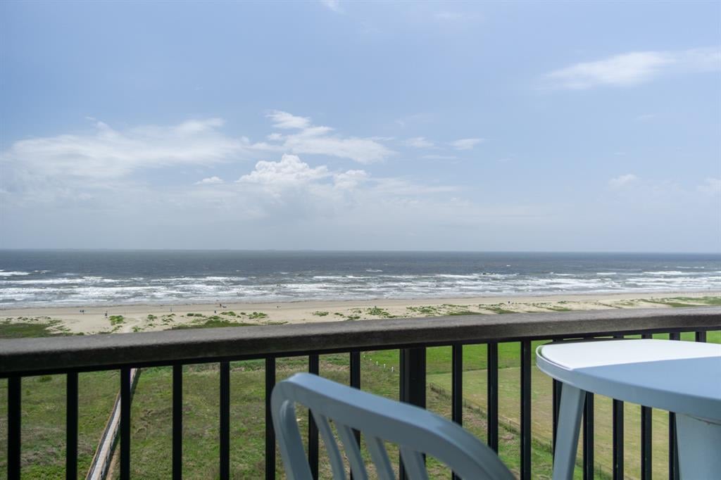 415 E Beach, #805
