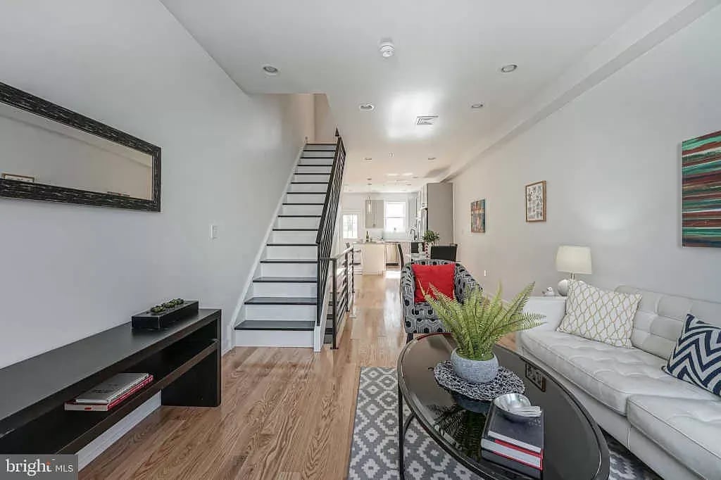 208 Sigel St