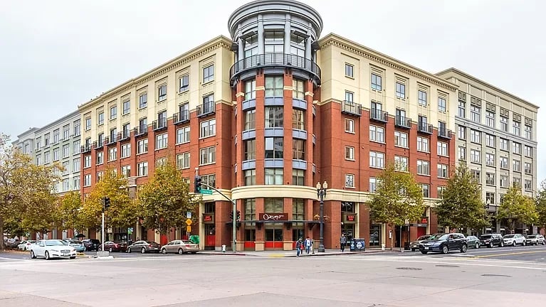 438 W Grand Ave APT 617