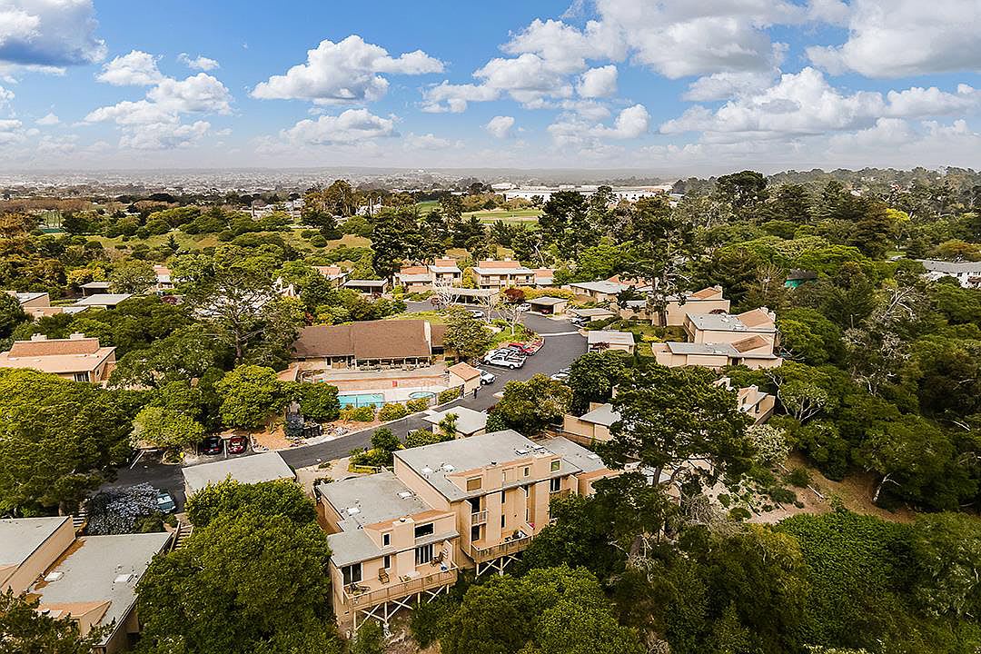 26 Montsalas Dr