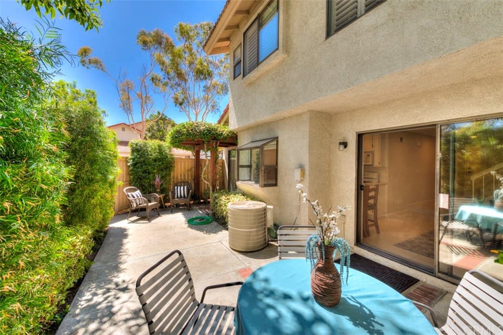14 Windy Hill Ln