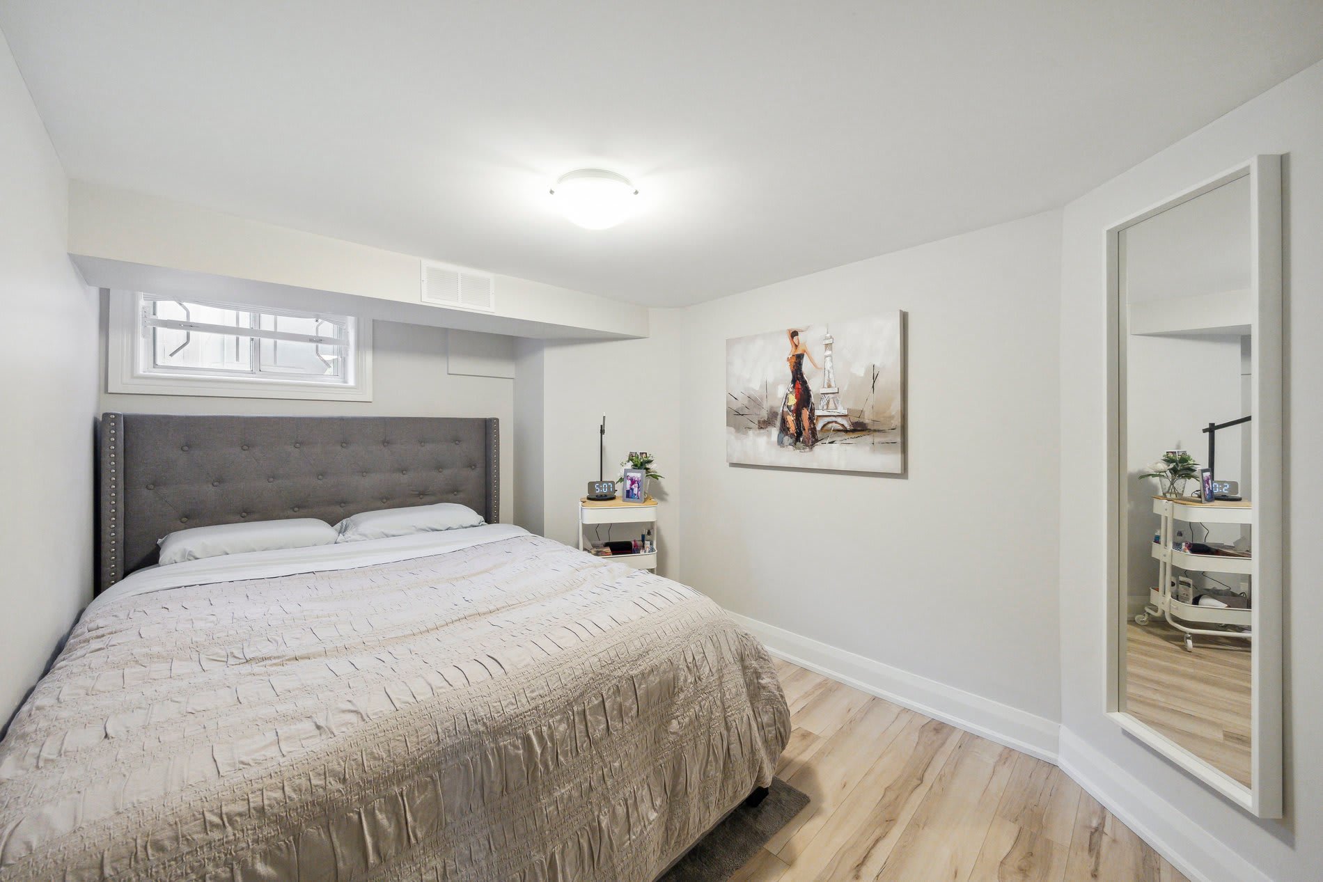 1189 Lorne Park Rd