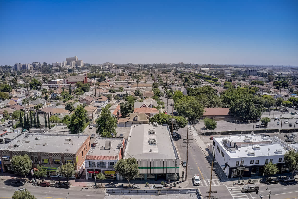 2700 N Broadway