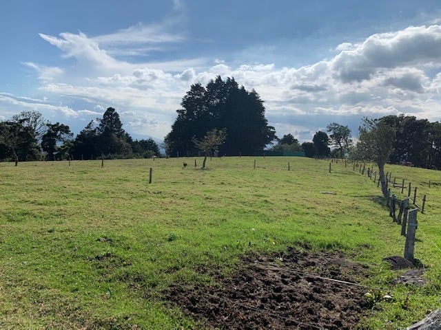 Vast Mountain Farm Acreage, Heredia