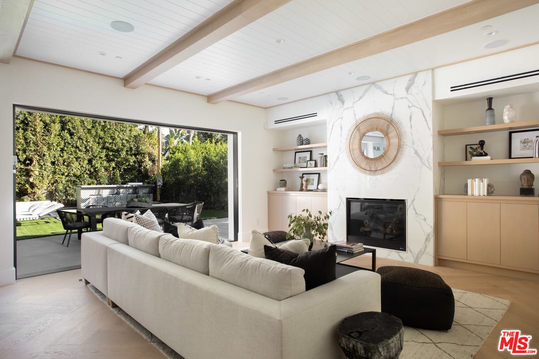 An inviting, newly built compound in Los Feliz