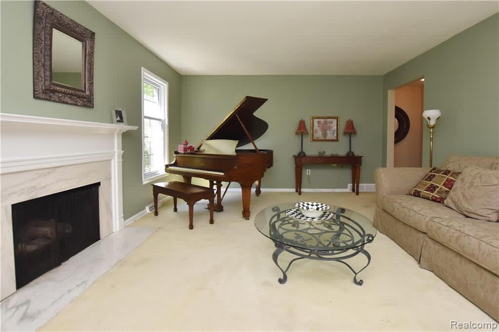 1313 LAKESIDE Drive