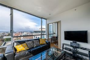 907-732 Cormorant St