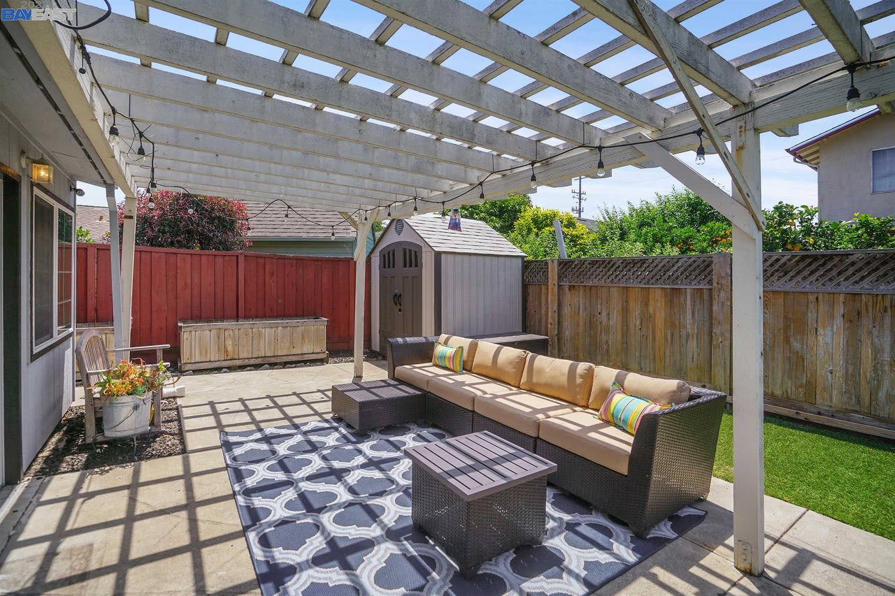 165 Bradhoff Ave