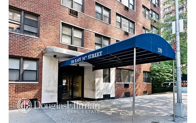 320 East 54th Street Unit: 1D