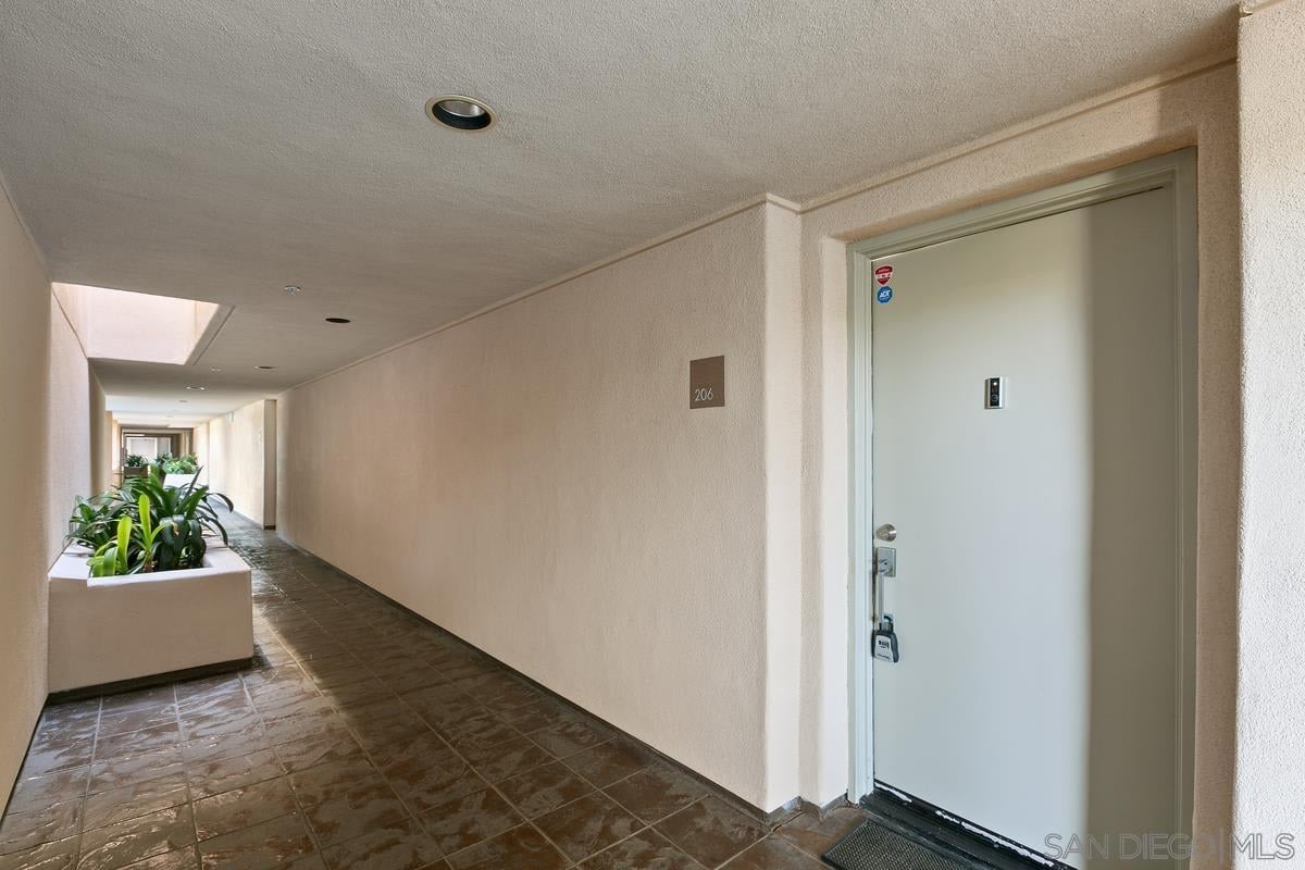 5726 La Jolla Blvd #206