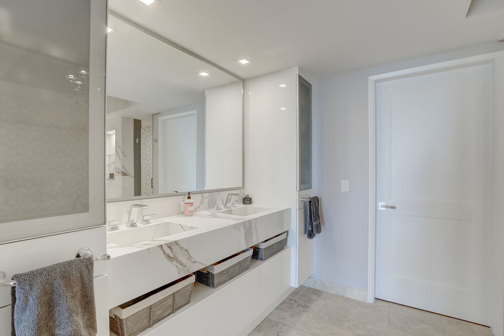 LAS OLAS RIVER HOUSE 2203