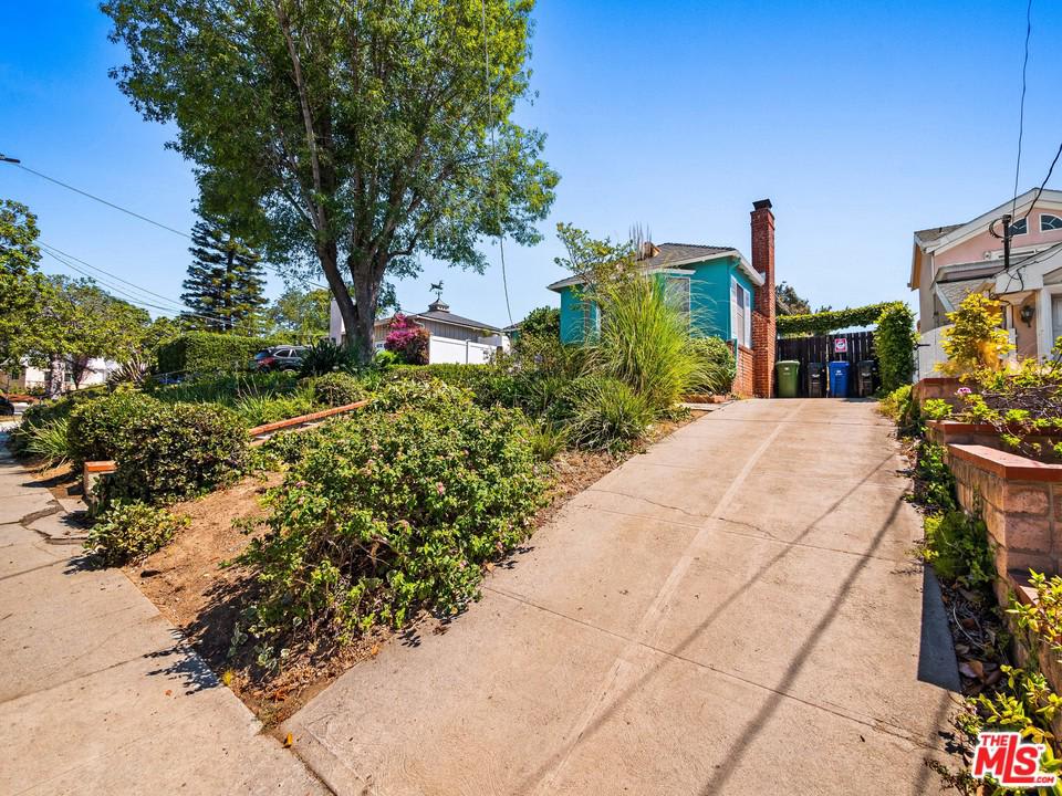 314 S Bundy Dr