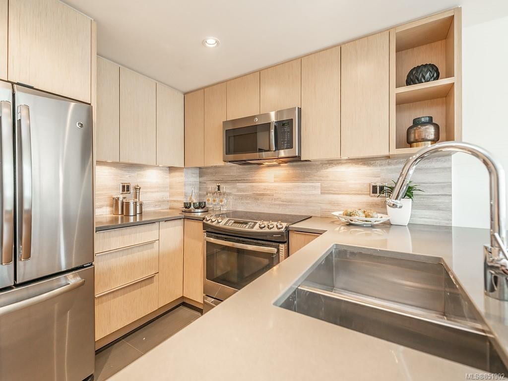 404-646 Michigan St