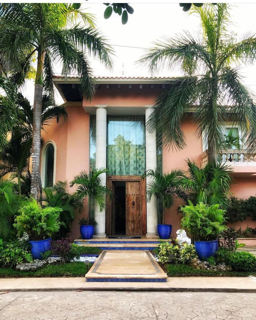 Luxury Villa for Sale, Classic Estate in Exclusive Puerto Aventuras/ Facade