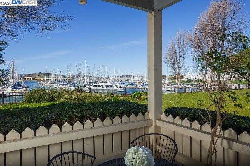 131 Shoreline Ct