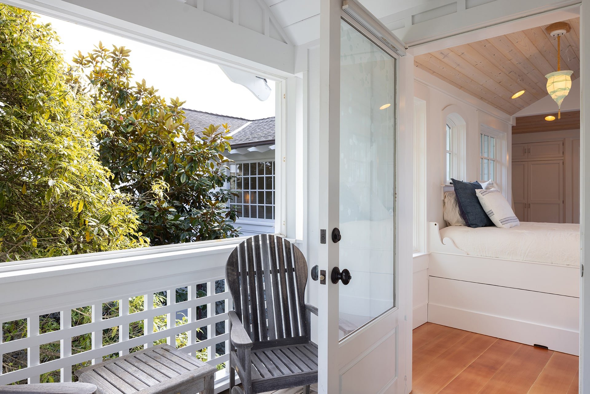 Luxurious Oceanfront Living - 106 Livermore Avenue