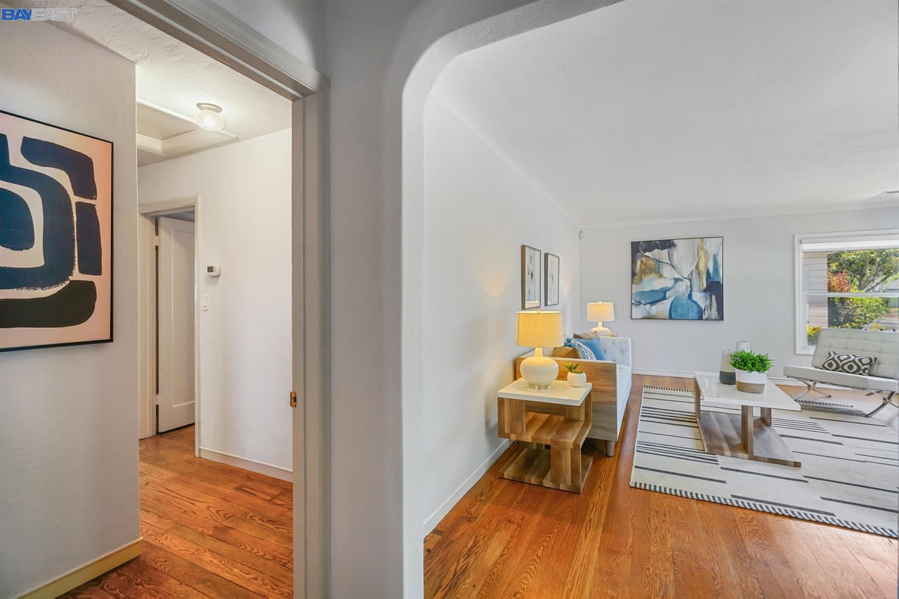 165 Bradhoff Ave