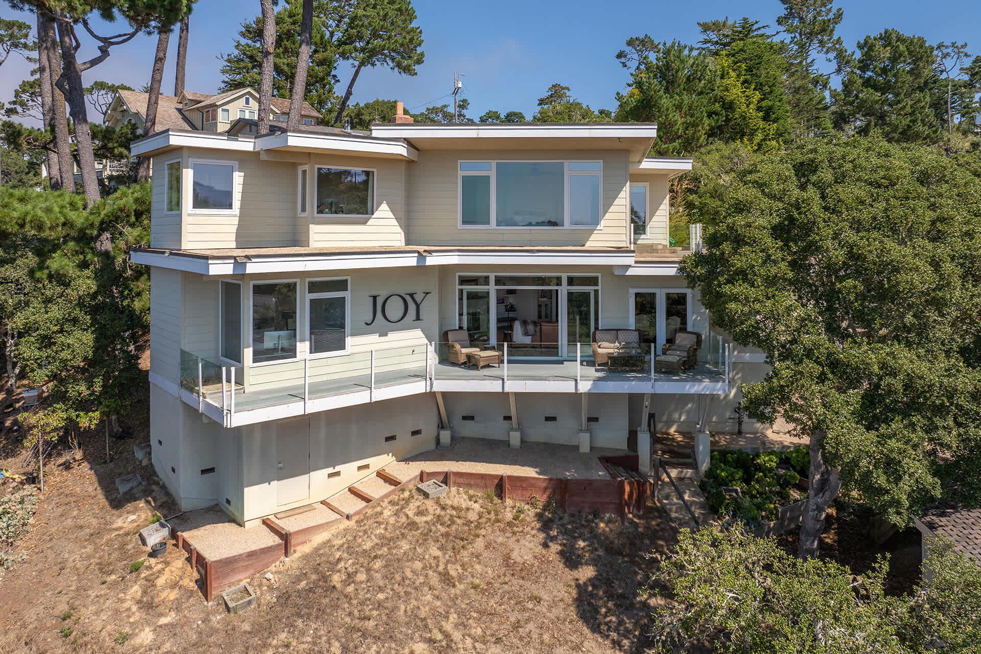 Sweeping Ocean Views - 24916 Lincoln Street