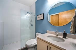 104-300 Waterfront Cres