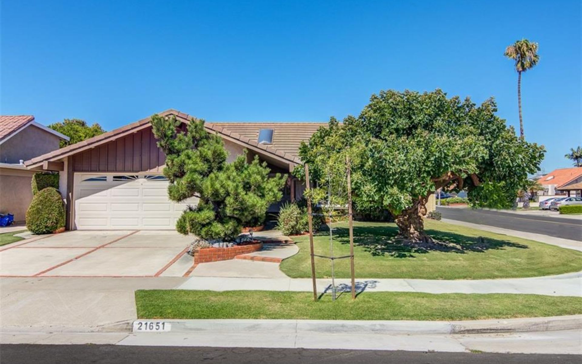21651 Seaside Ln